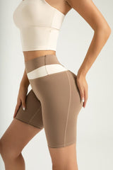 Peach color-blocking five-point pants